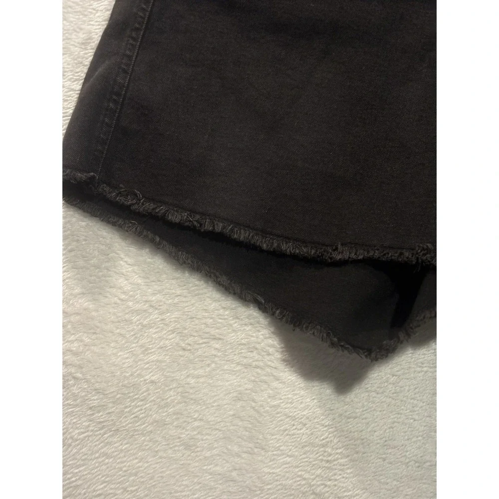 Levi's Signature Women's High-Rise Shorts‎ Heritage 18x34 Black Cutoff Raw Hem